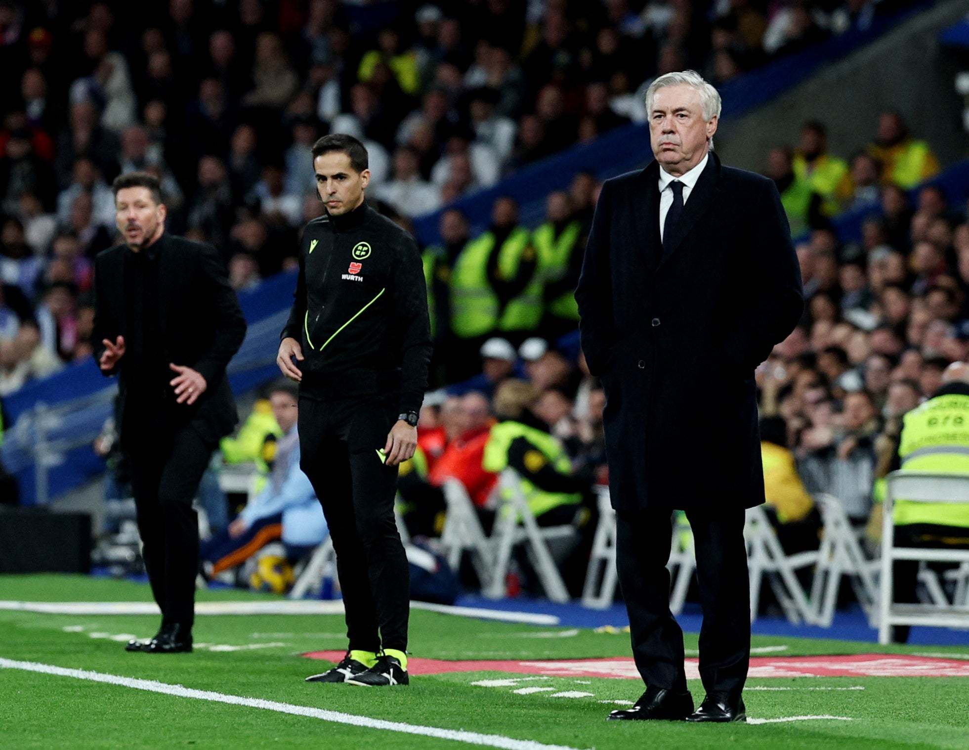 包含马德里竞技强势乌拉圭，罗德里戈统治全场的词条