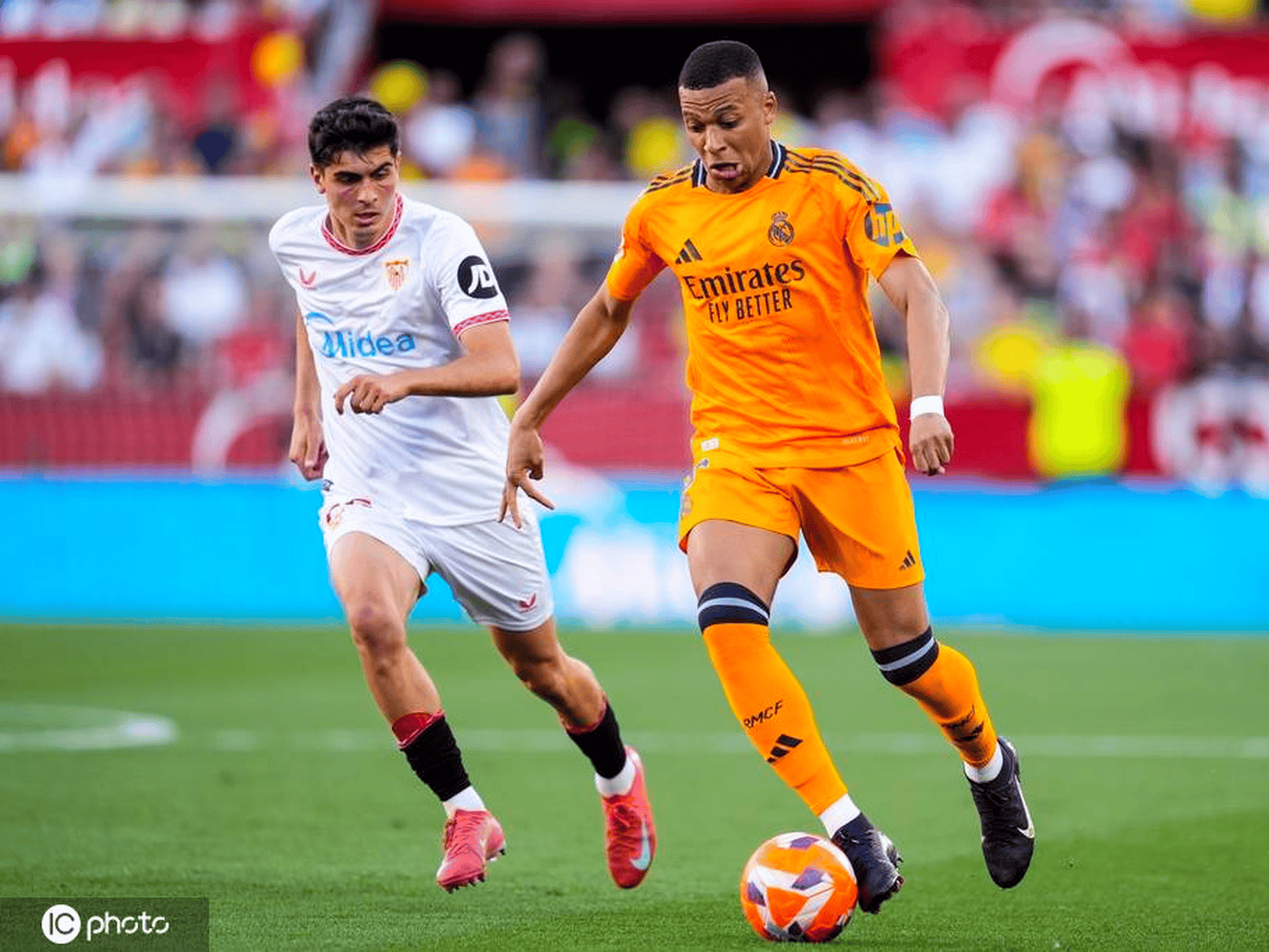 包含哥伦比亚逆转比利时，姆巴佩关键制胜的词条