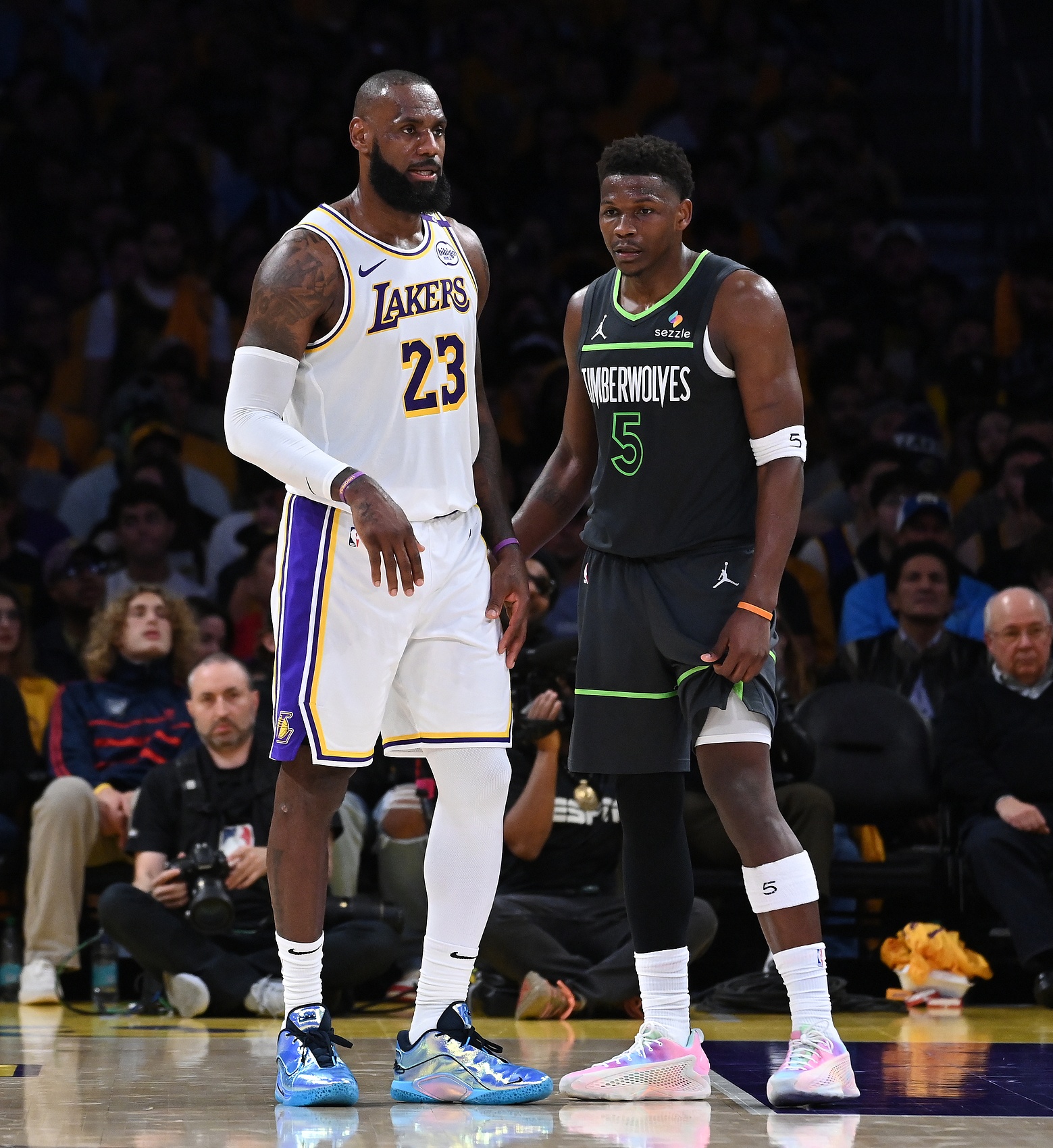 巅峰对决：詹姆斯与伦纳德将在季后赛碰撞的简单介绍