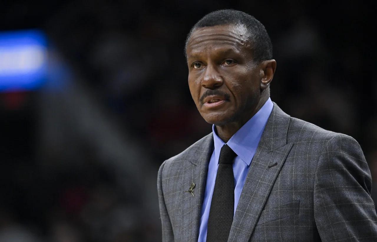 猛龙队主帅因伤离场,球队仍保持领先地位的简单介绍 猛龙队主帅因伤离场,球队仍保持领先地位的简单介绍