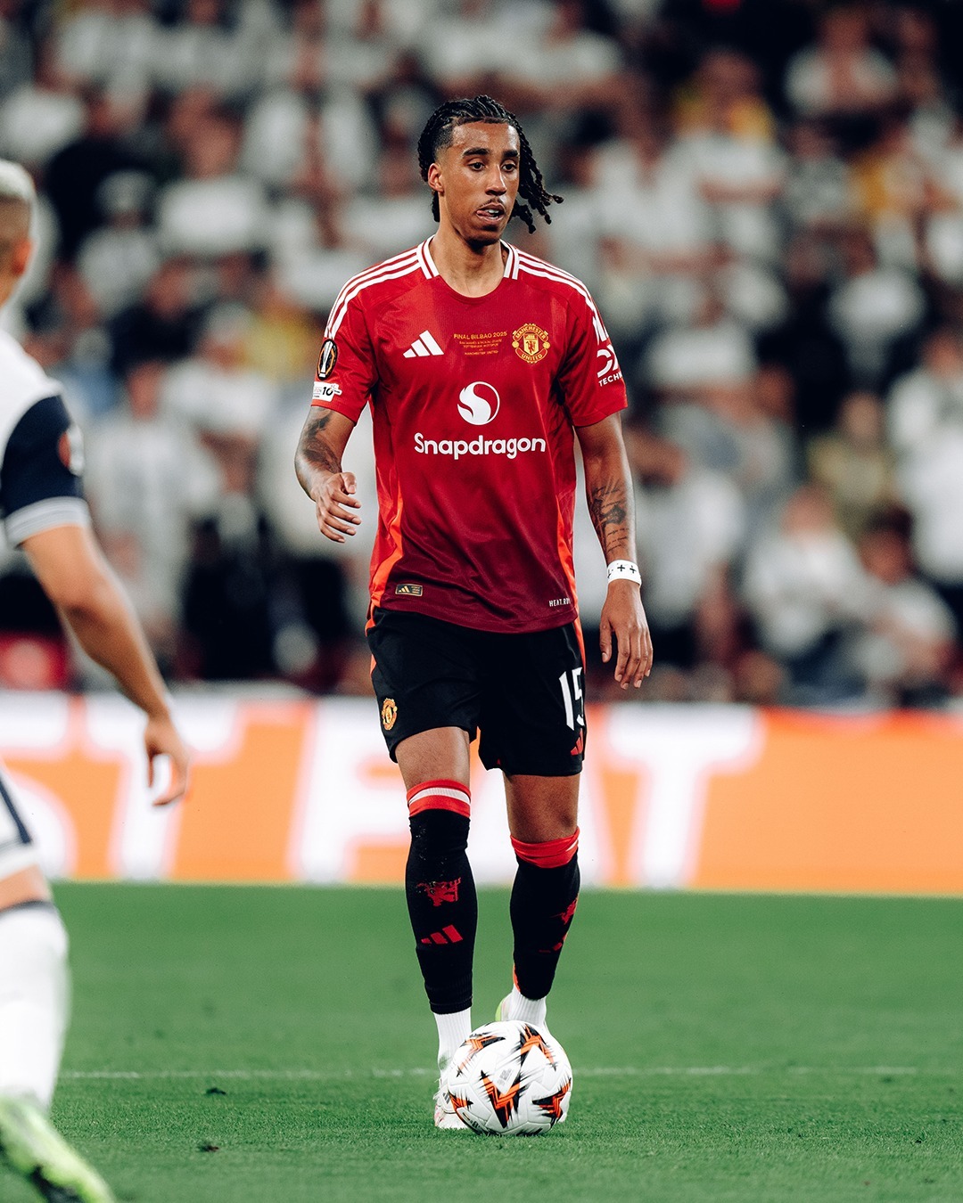 曼联中场集体发挥佳，主帅赞叹的简单介绍