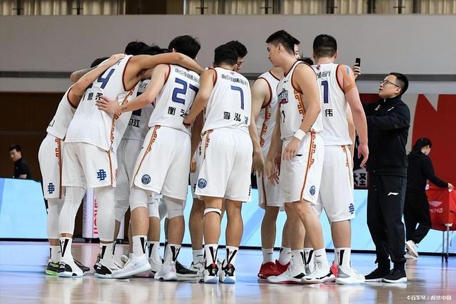 包含云南男篮全力以赴击败青海队的词条