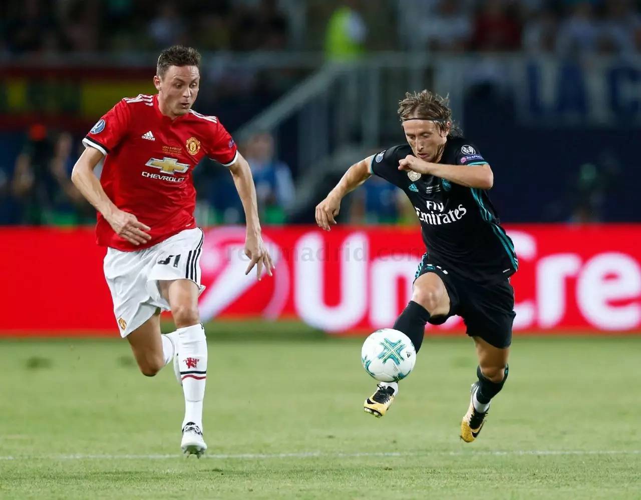 爱游戏APP-皇马遭遇欧联杯决赛冤家阿拉维斯，毕托利冈闯入前四