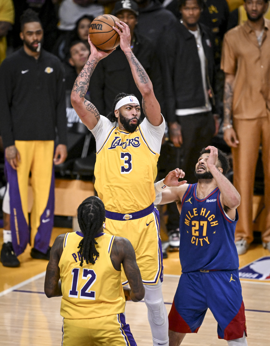 包含西部强队对决:湖人战士交锋如火如荼的词条 包含西部强队对决:湖人战士交锋如火如荼的词条