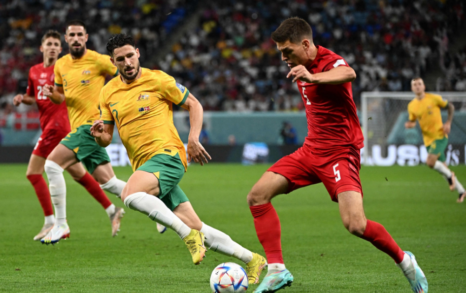 包含突尼斯击败冰岛，小组出线前景大好的词条