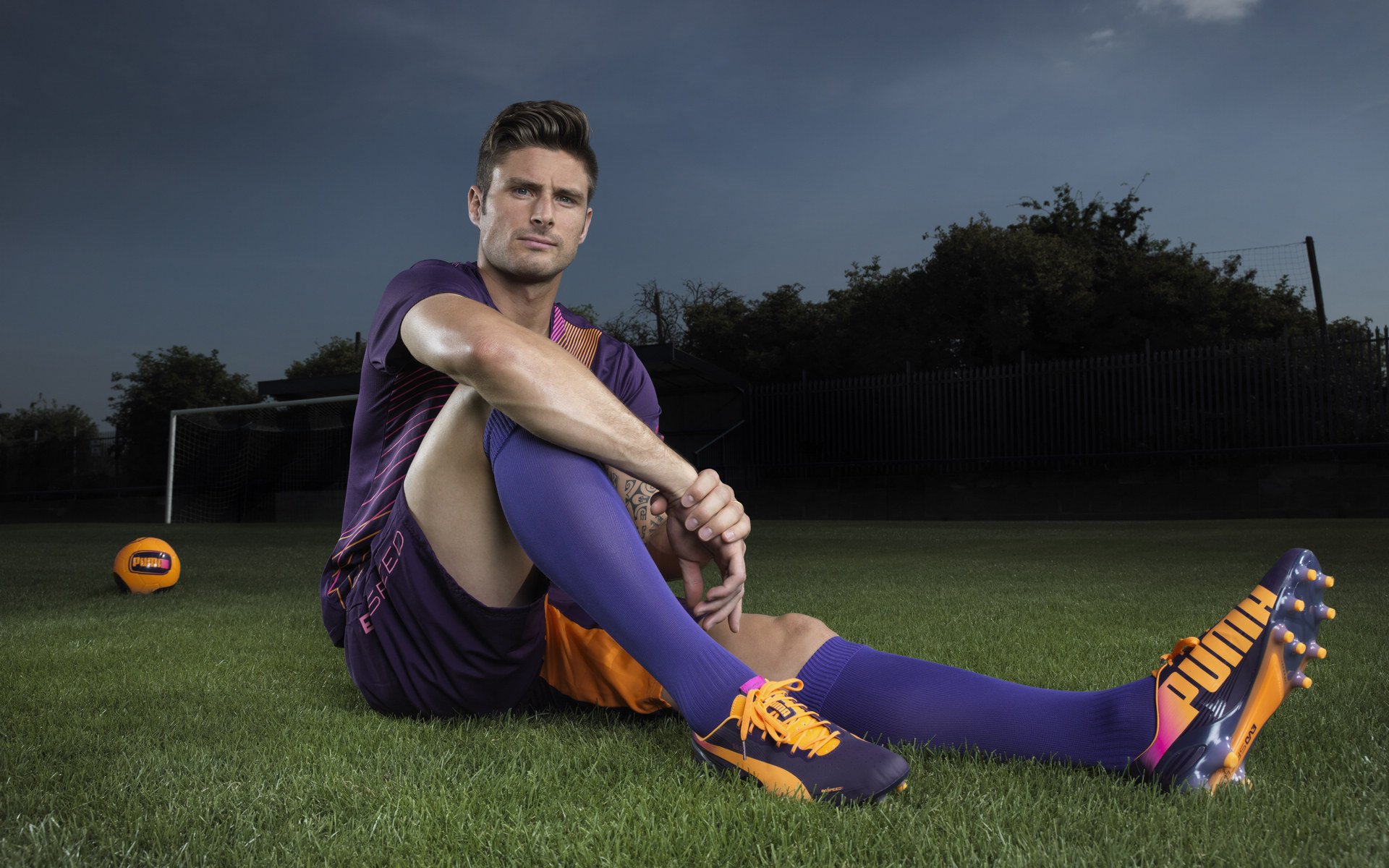 北欧寒刀斩落大黄蜂,英伦门神闪耀国家德比—足球世界的唯一性之夜