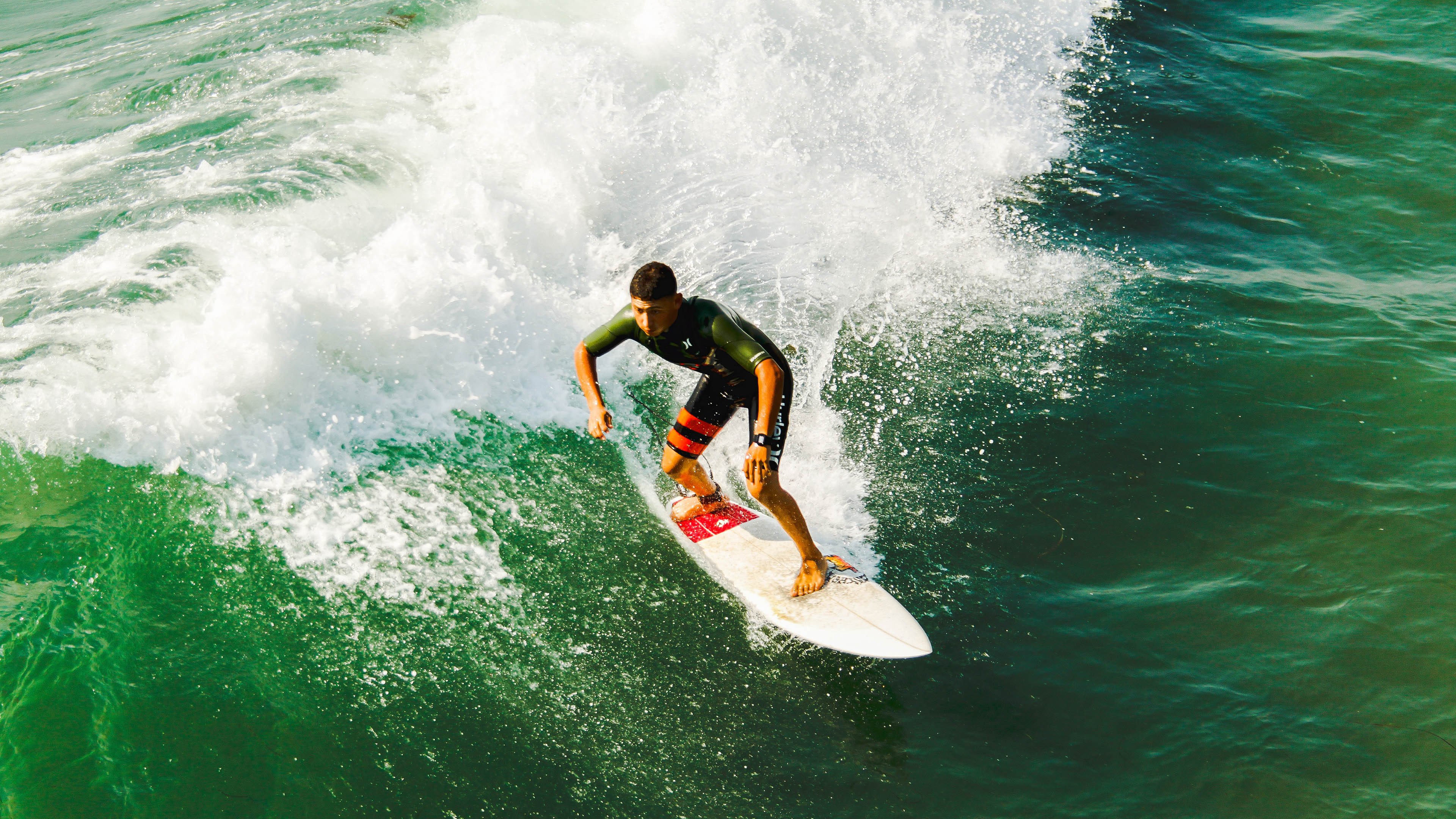 好，按照你的要求，我们先构思一个具有独特性与张力的标题，然后再展开文章内容
